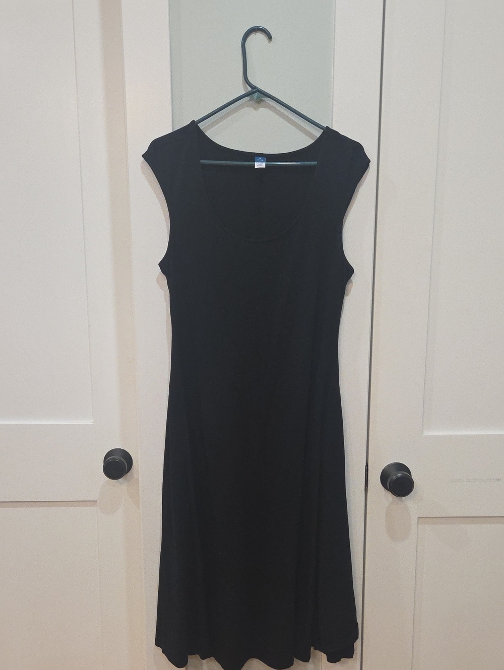 Old Navy Black Sleeveless Midi Scoop Dress